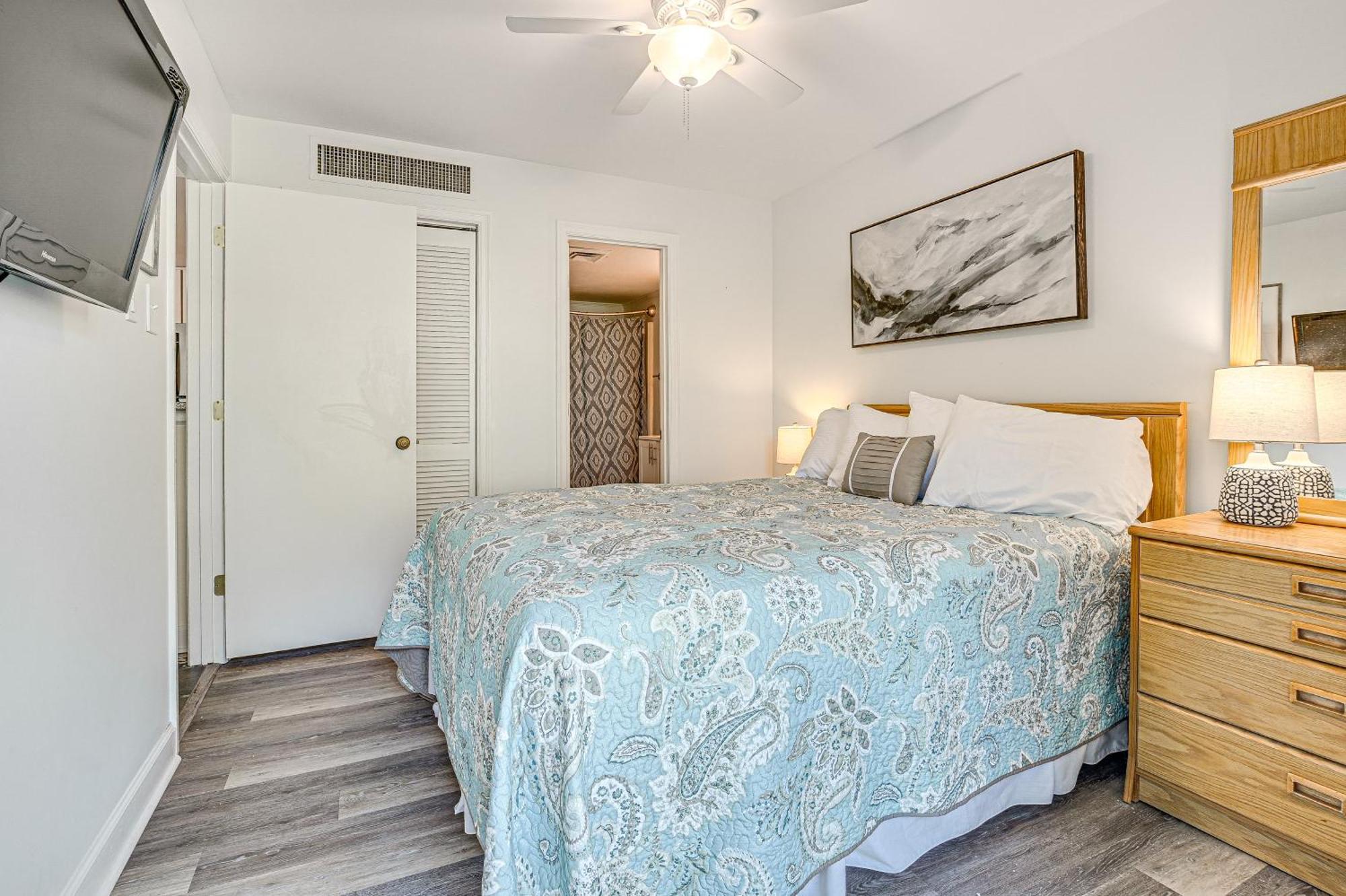 Myrtle With Patio, And Pool Access! *