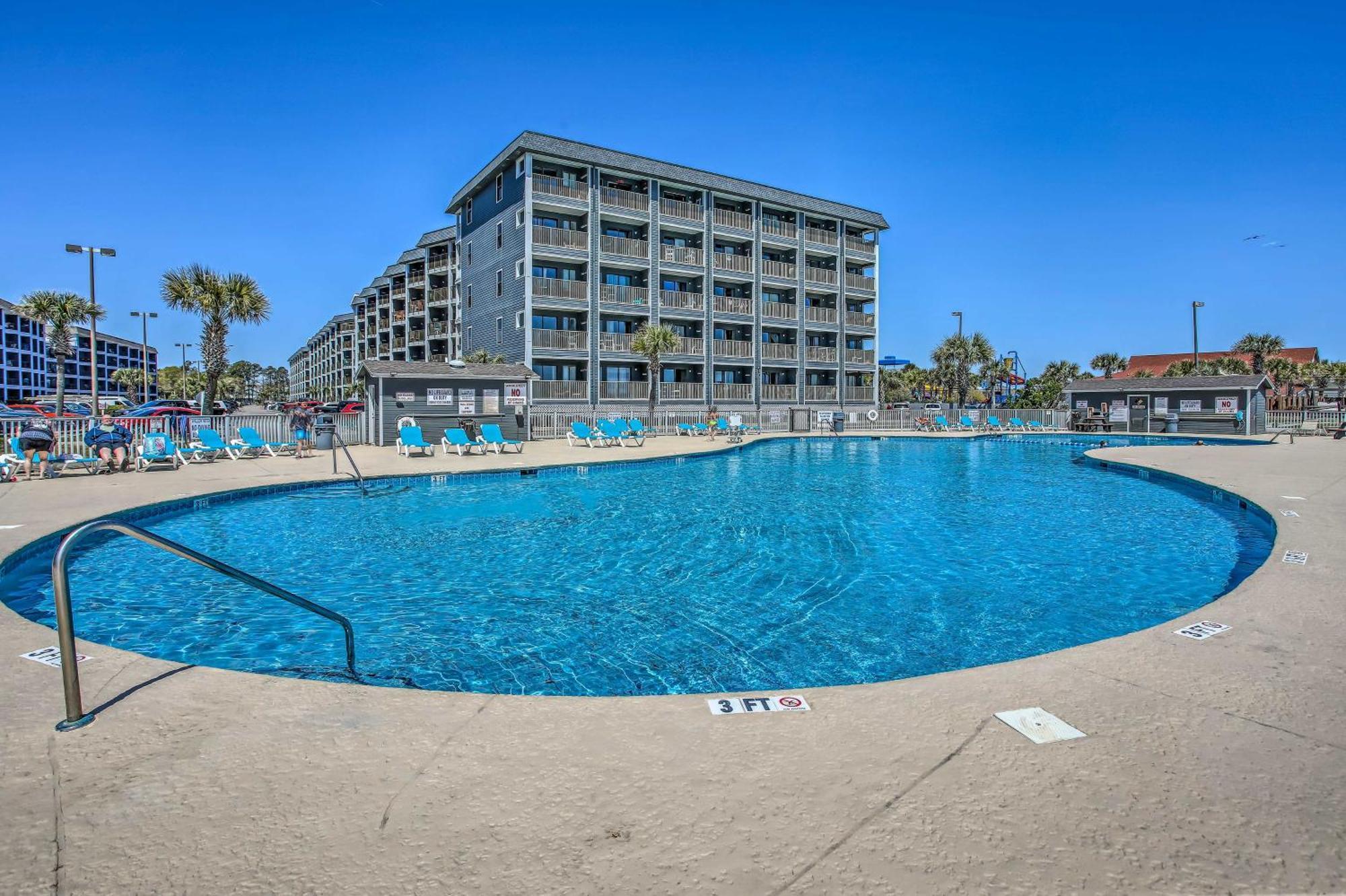 Myrtle With Patio, And Pool Access! Apartment