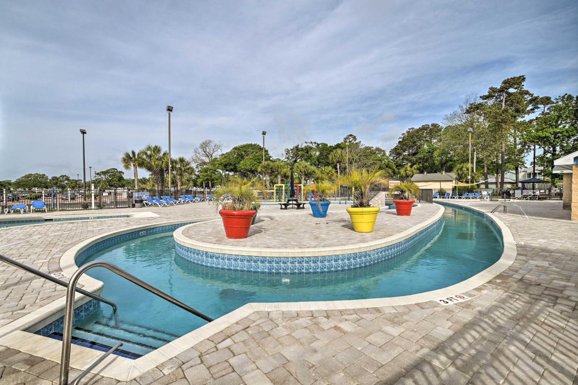 Myrtle With Patio, And Pool Access! Myrtle Beach