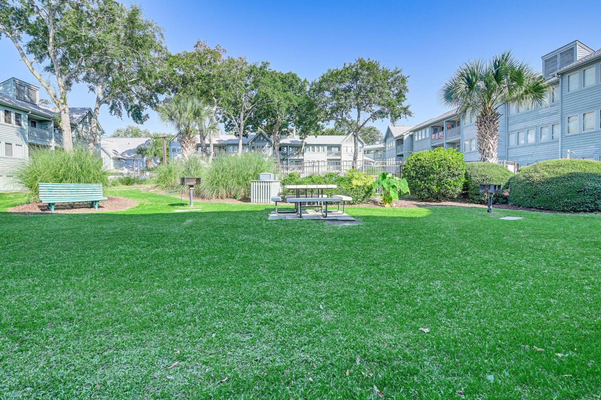 Myrtle With Patio, And Pool Access!