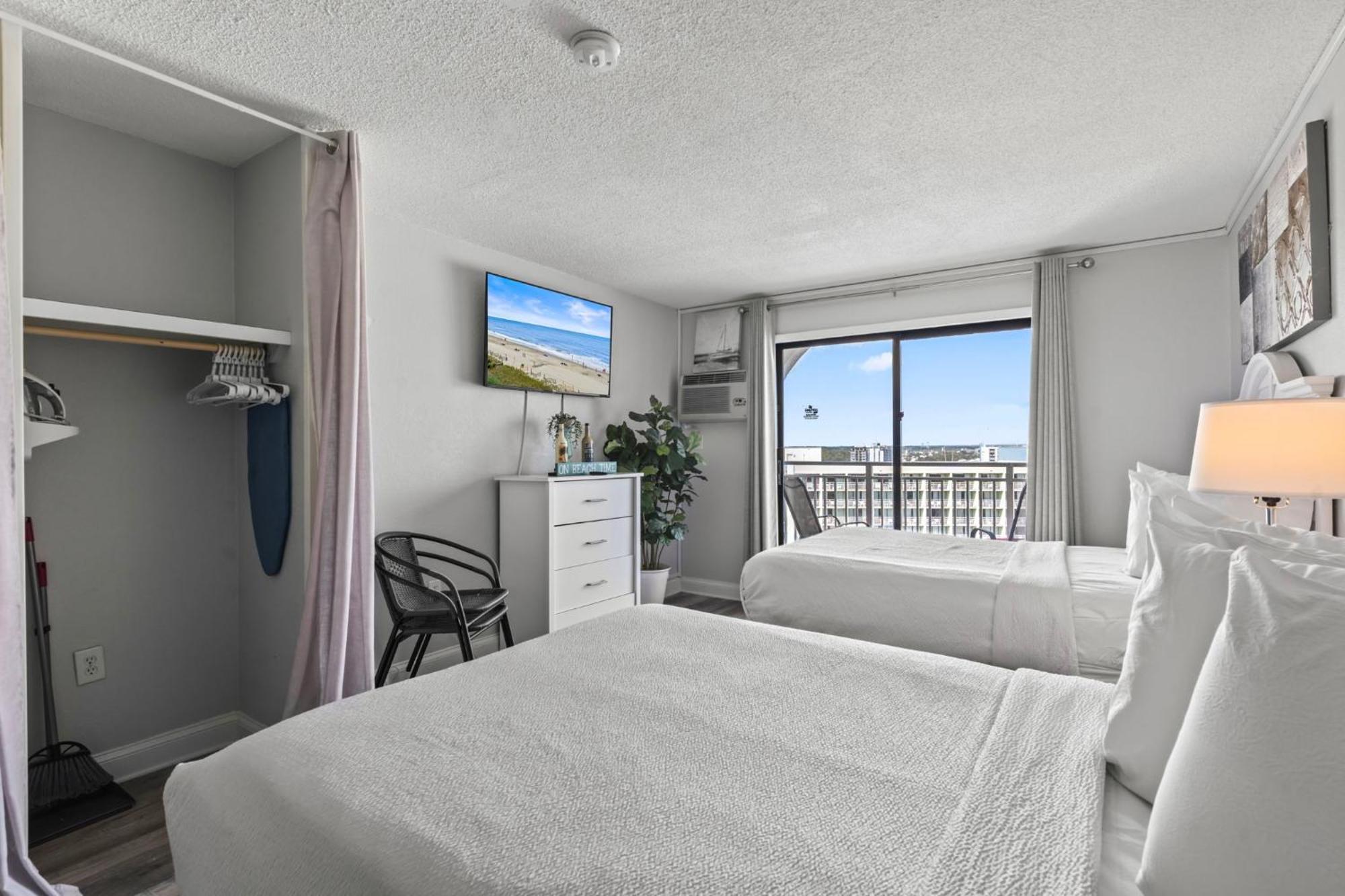 Gorgeous Double Queen Suite! Sleeps 4! Sea Mist 51602
