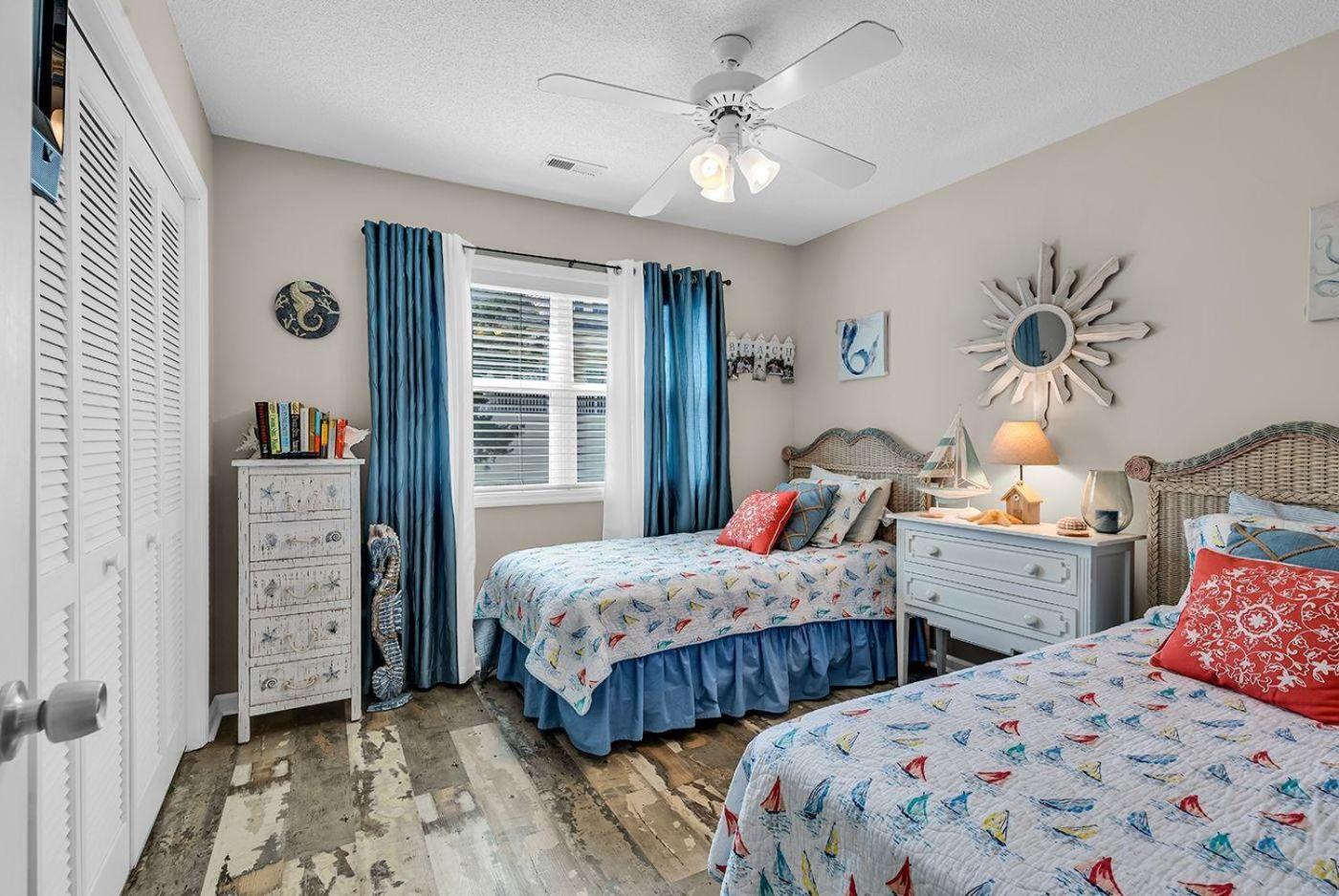 4722 Surf Street 3br 2 Full Bath Holiday home *