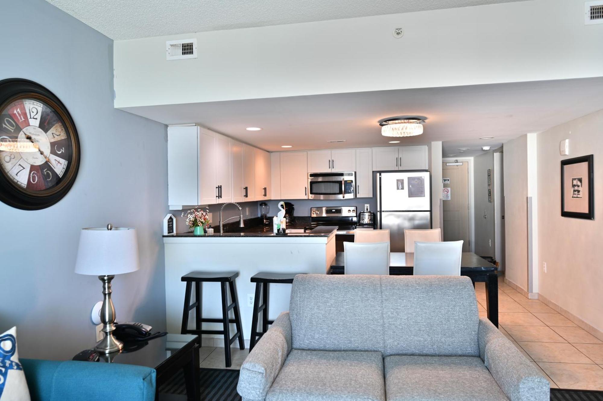 Stunning Ocean Front 2bd On The Second Floor, In Heart Of Mb Apartment *