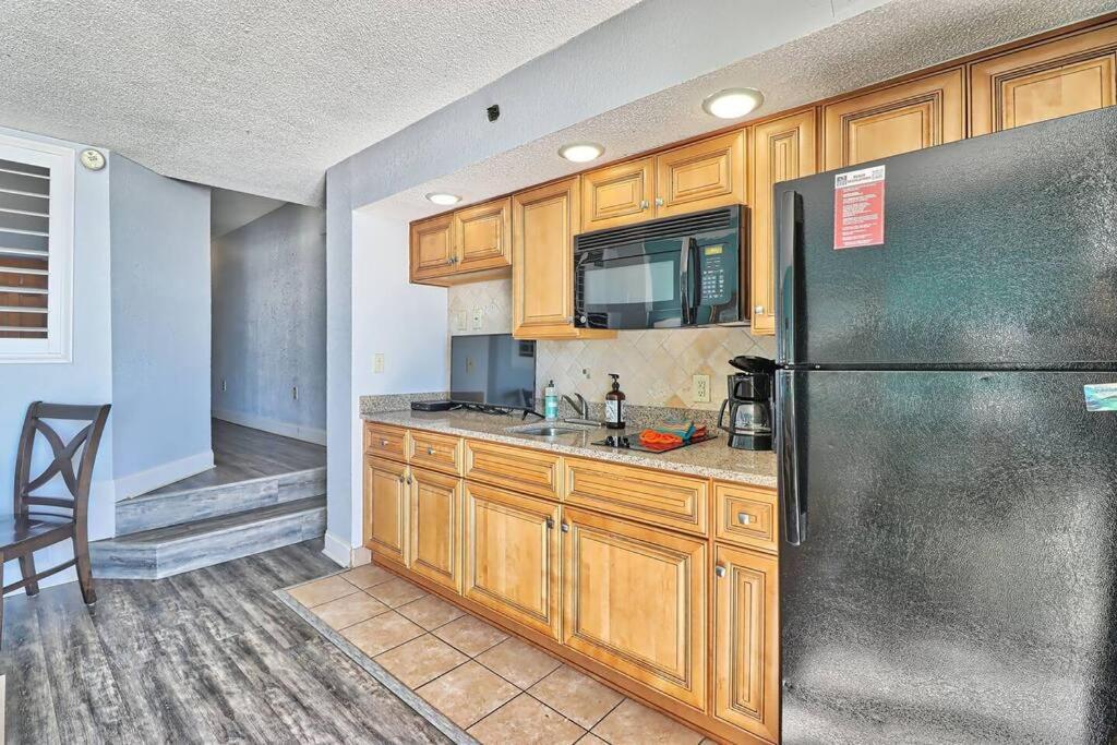 Apartment Breathtaking Beachfront Bliss! 619