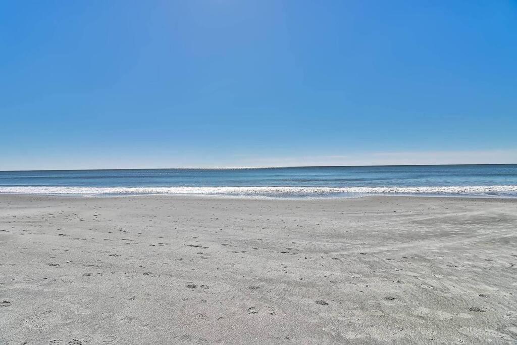 Apartment Breathtaking Beachfront Bliss! 619 *