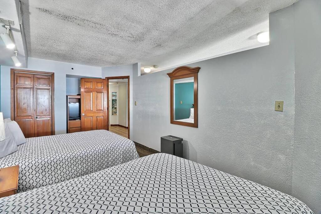 Breathtaking Beachfront Bliss! 619 Apartment *
