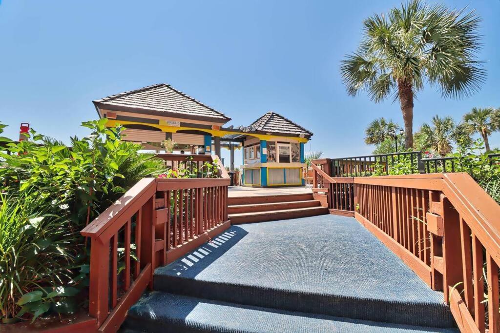 Apartment Breathtaking Beachfront Bliss! 619 *