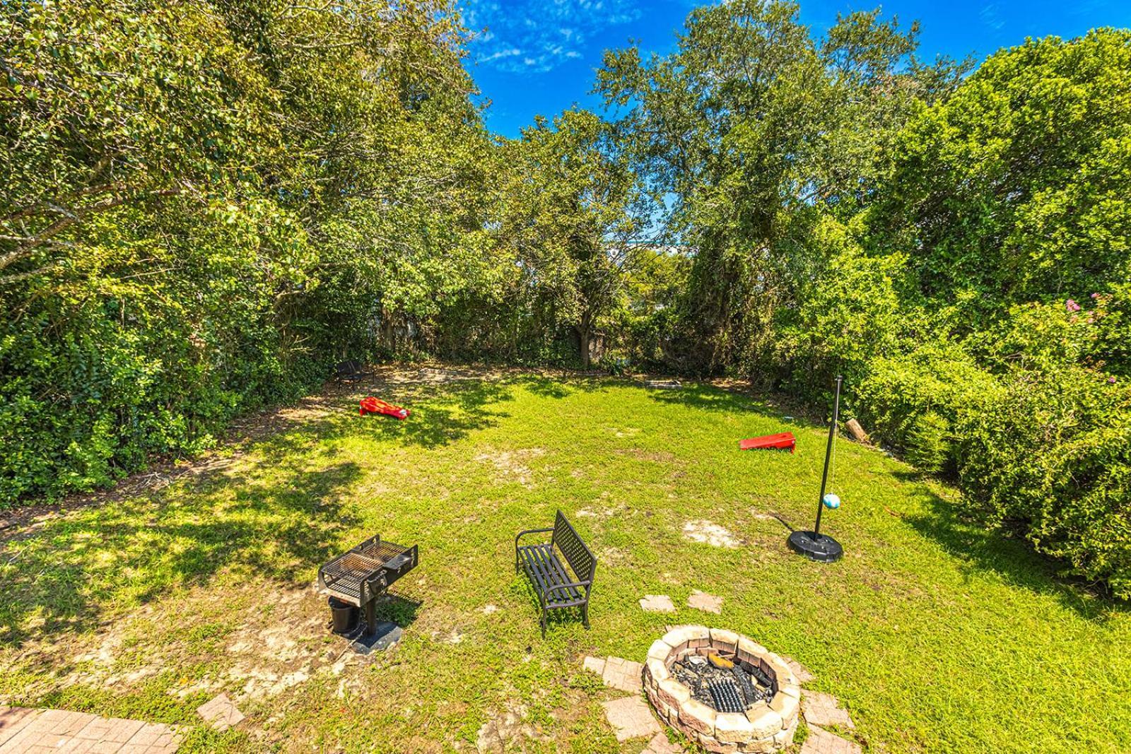 Gorgeous Centrally Located Ocean View 2 King, Huge Private Yard & Deck, Firepit, Bbq, & Game Tables Holiday home *