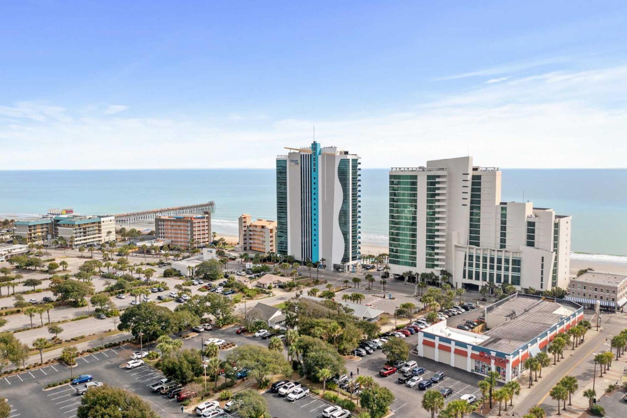 Holiday home Oceans One Unit 404 - Oceanfront *