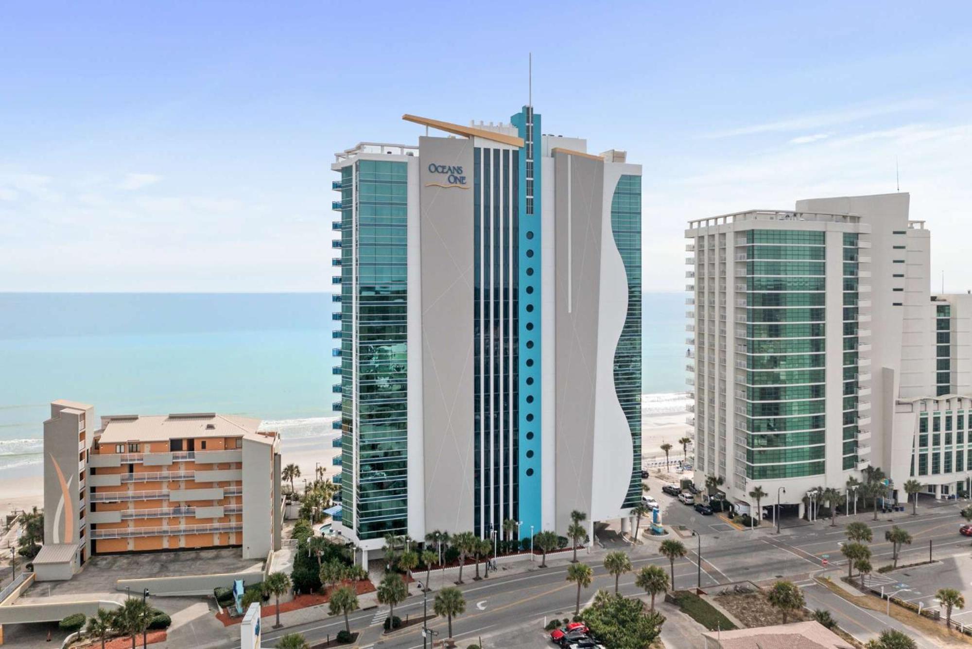 Holiday home Oceans One Unit 404 - Oceanfront *
