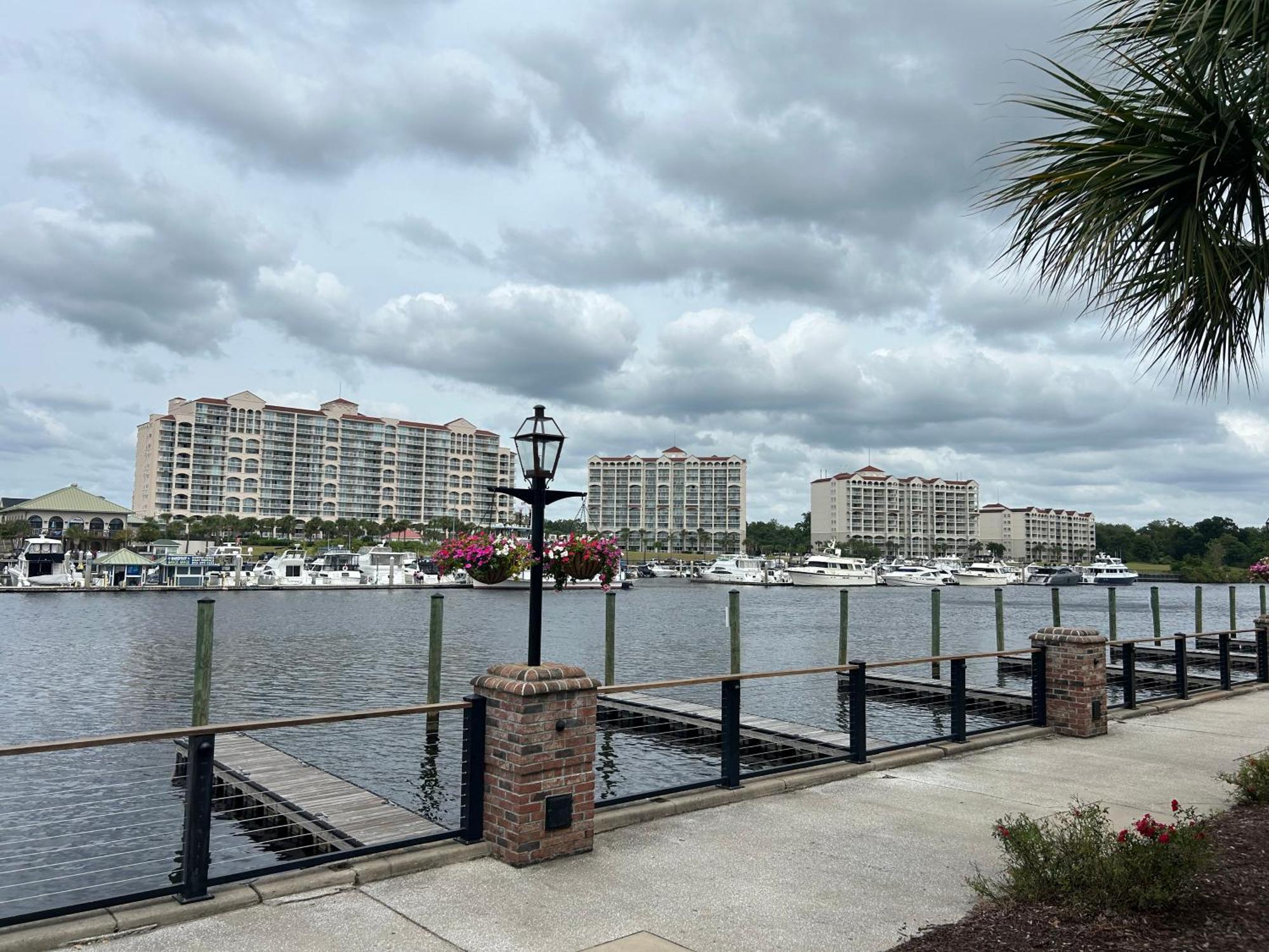 Private Beach, Amazing Pool, Tanger Outlet Apartment Myrtle Beach