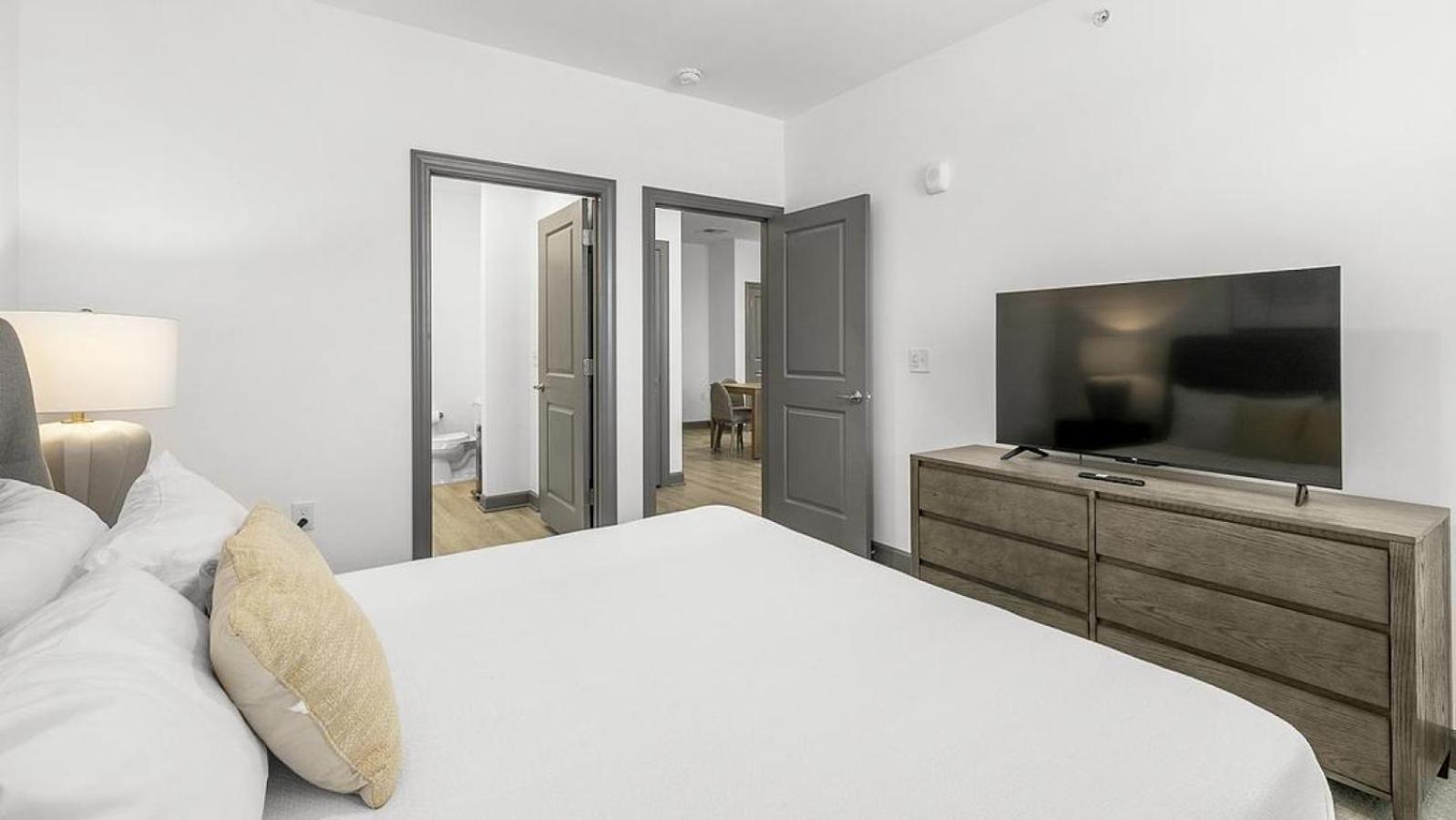 Landing At The Leo - 2 Bedrooms In Myrtle *