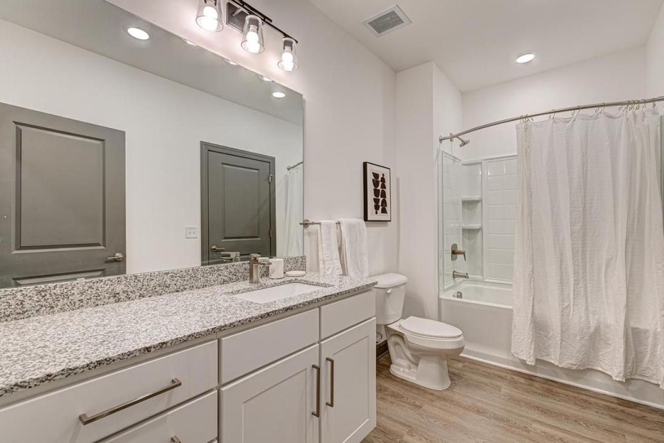 Landing At The Leo - 2 Bedrooms In Myrtle Apartment