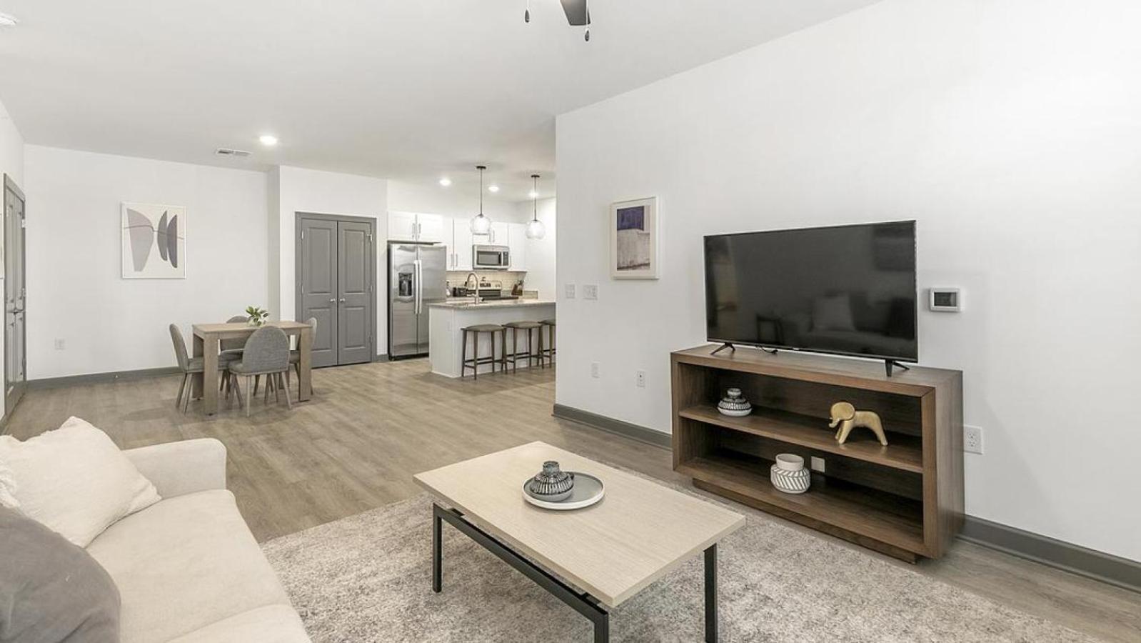 Landing At The Leo - 2 Bedrooms In Myrtle Apartment *