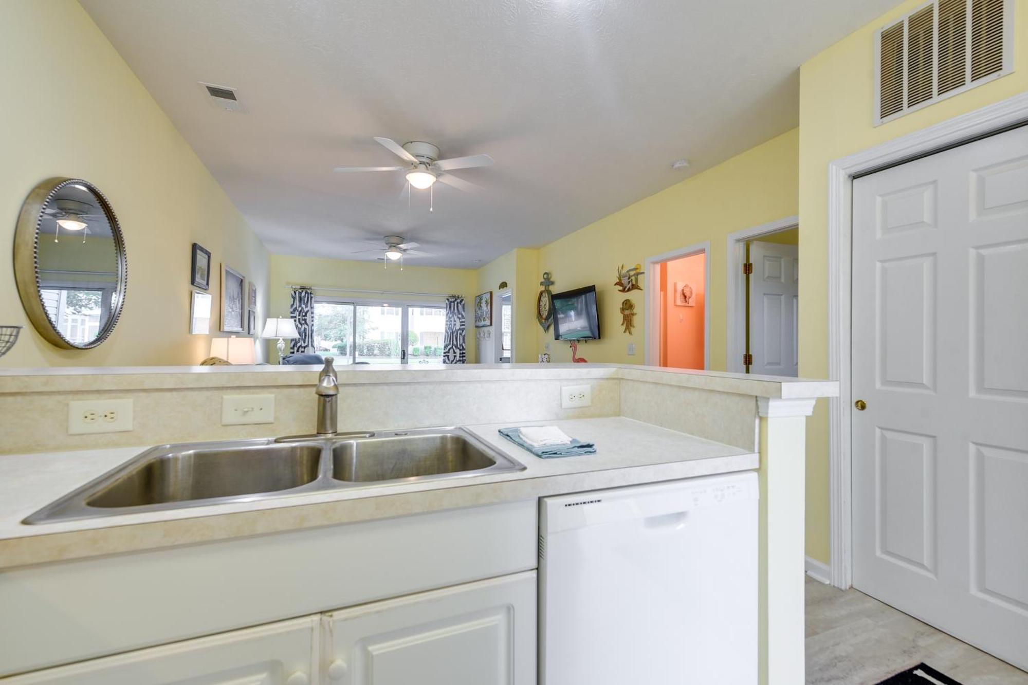 Apartment Pool Access North Myrtle With Porch! Myrtle Beach