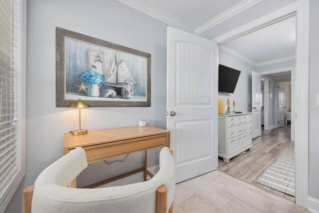 The Dock House-private Dock-two Blocks To Holiday home
