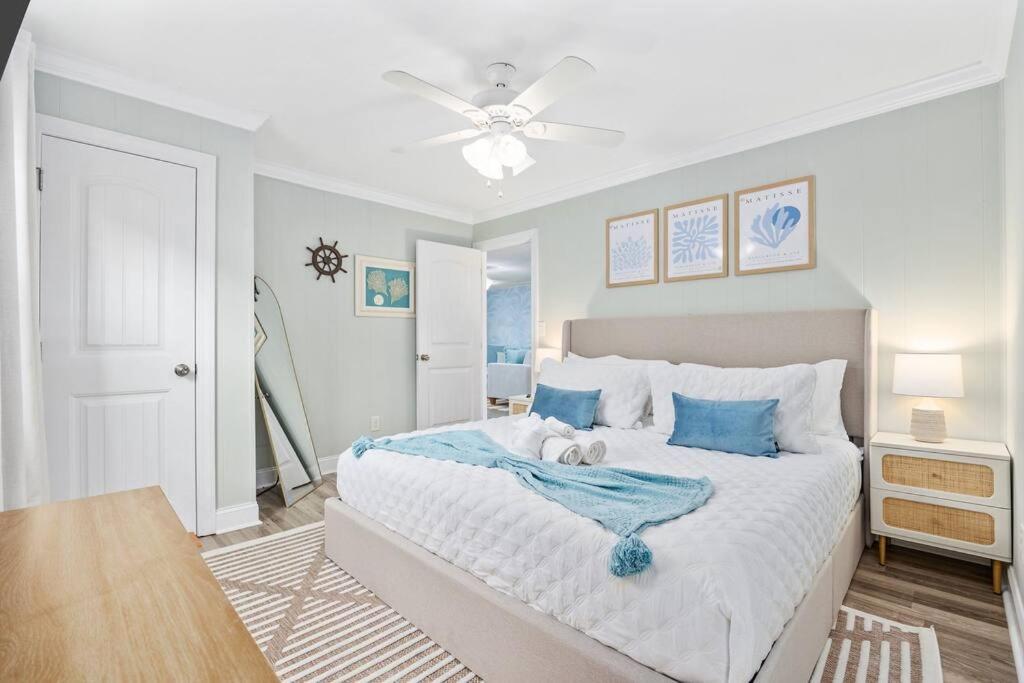 The Dock House-private Dock-two Blocks To Holiday home Myrtle Beach