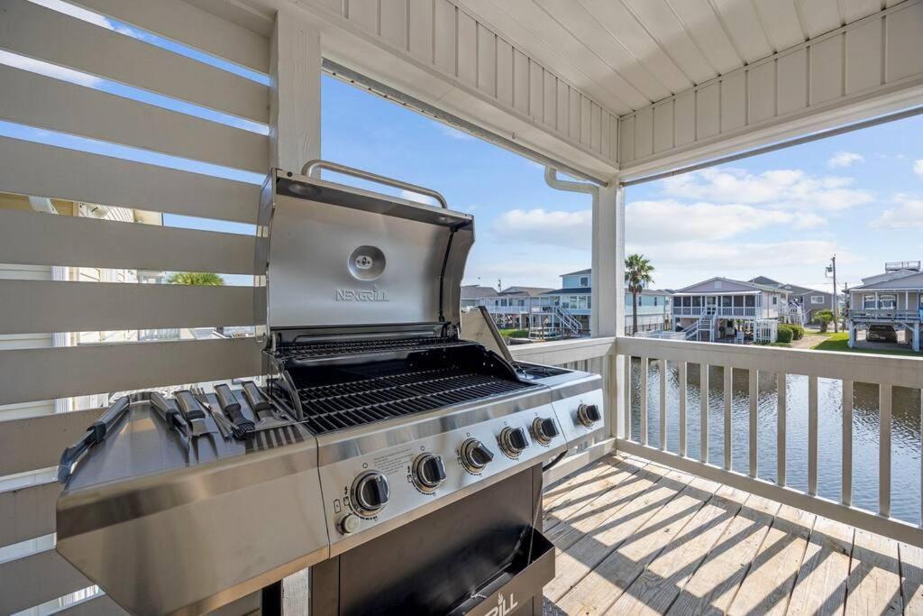 The Dock House-private Dock-two Blocks To * Myrtle Beach