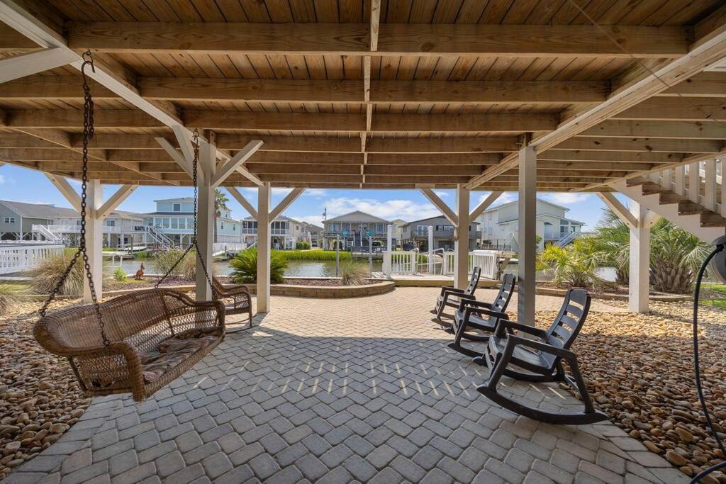 The Dock House-private Dock-two Blocks To Holiday home Myrtle Beach