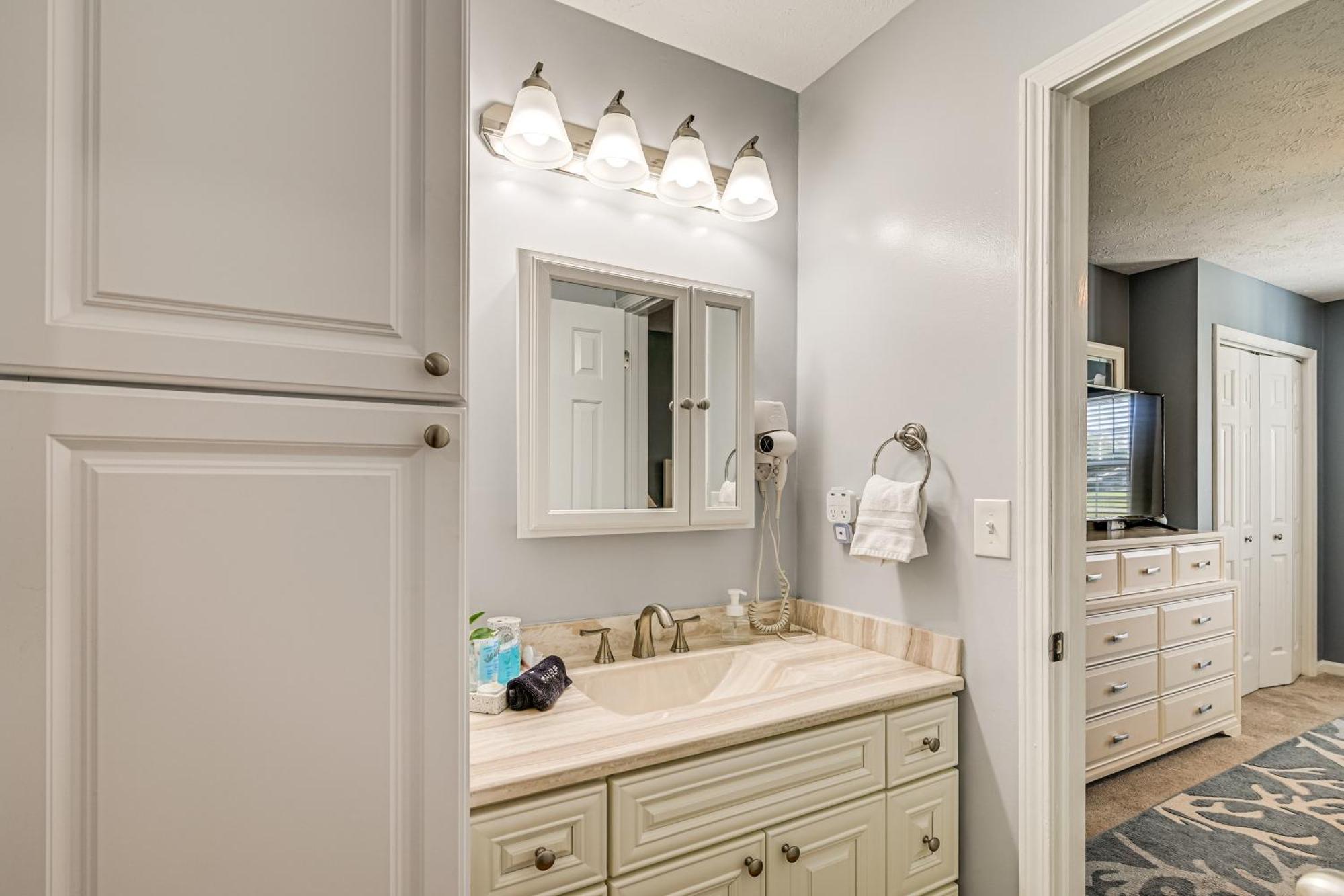 Apartment 1st-floor With Pool On Intracoastal Waterway!