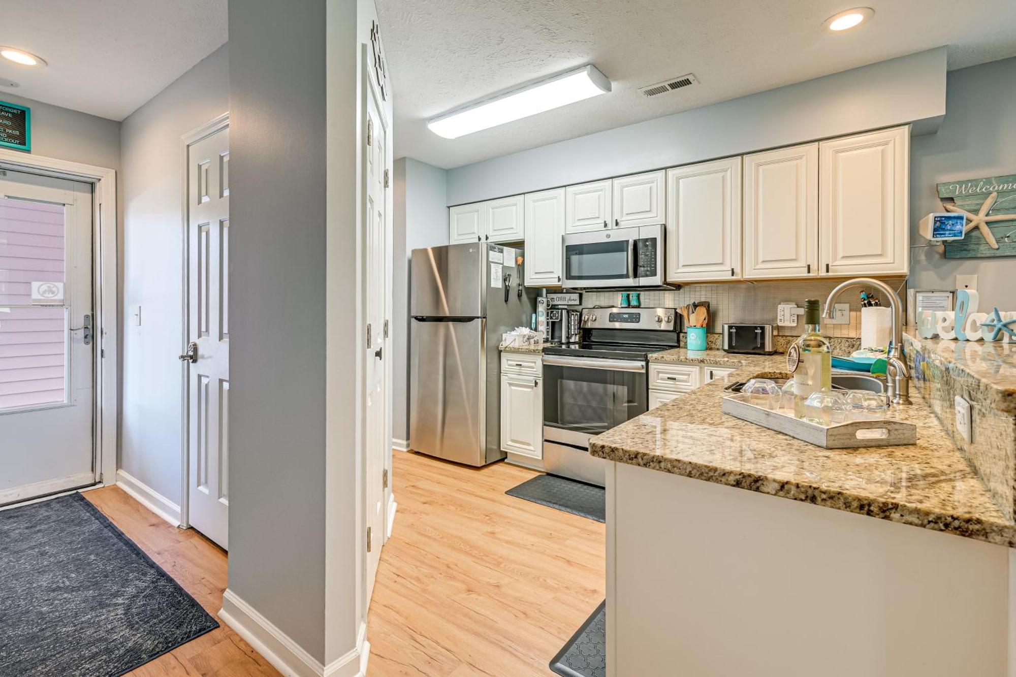 Apartment 1st-floor With Pool On Intracoastal Waterway!