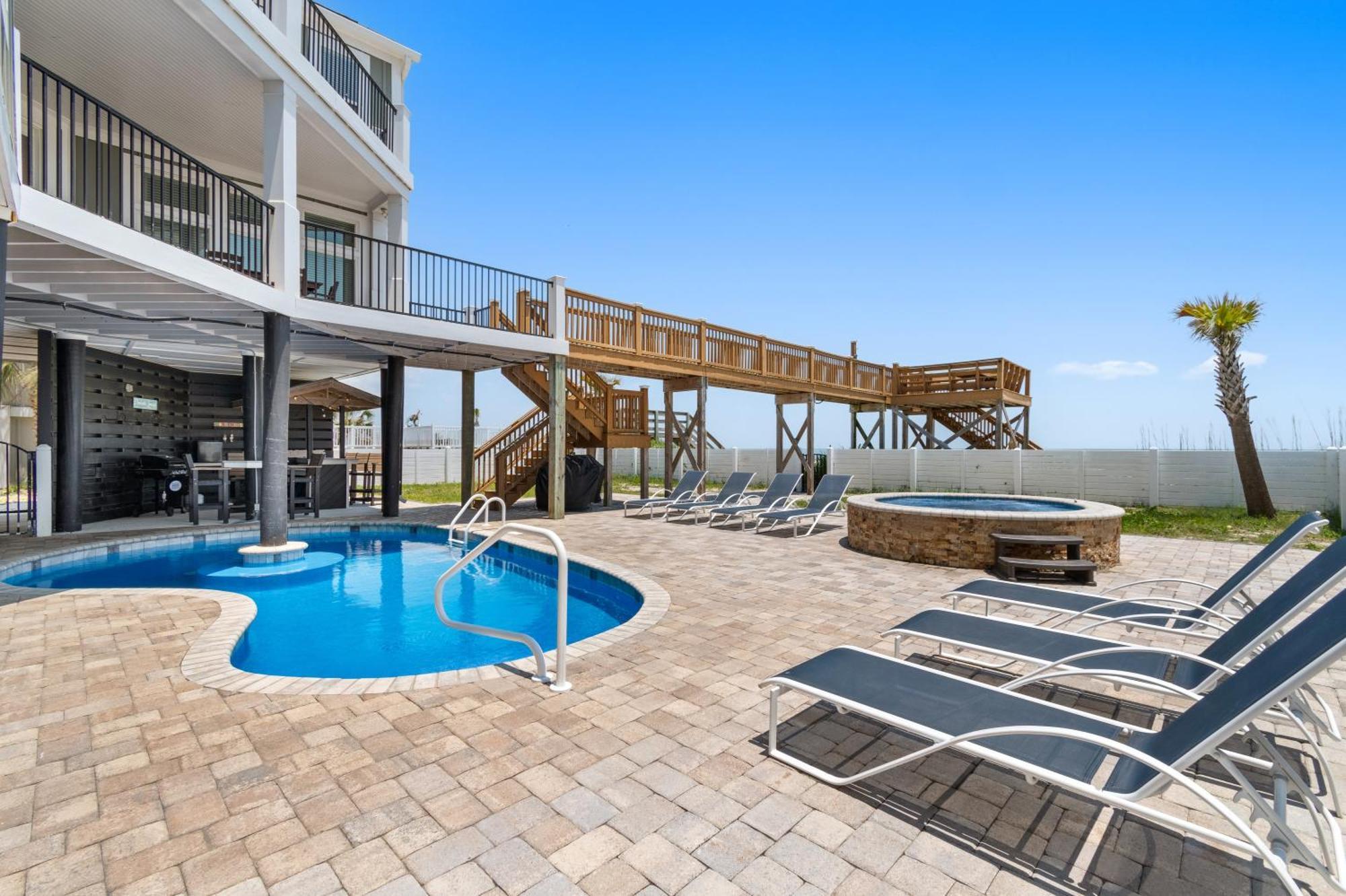 Ocean Breeze - Ocean Front, 7 Bedroom * Myrtle Beach