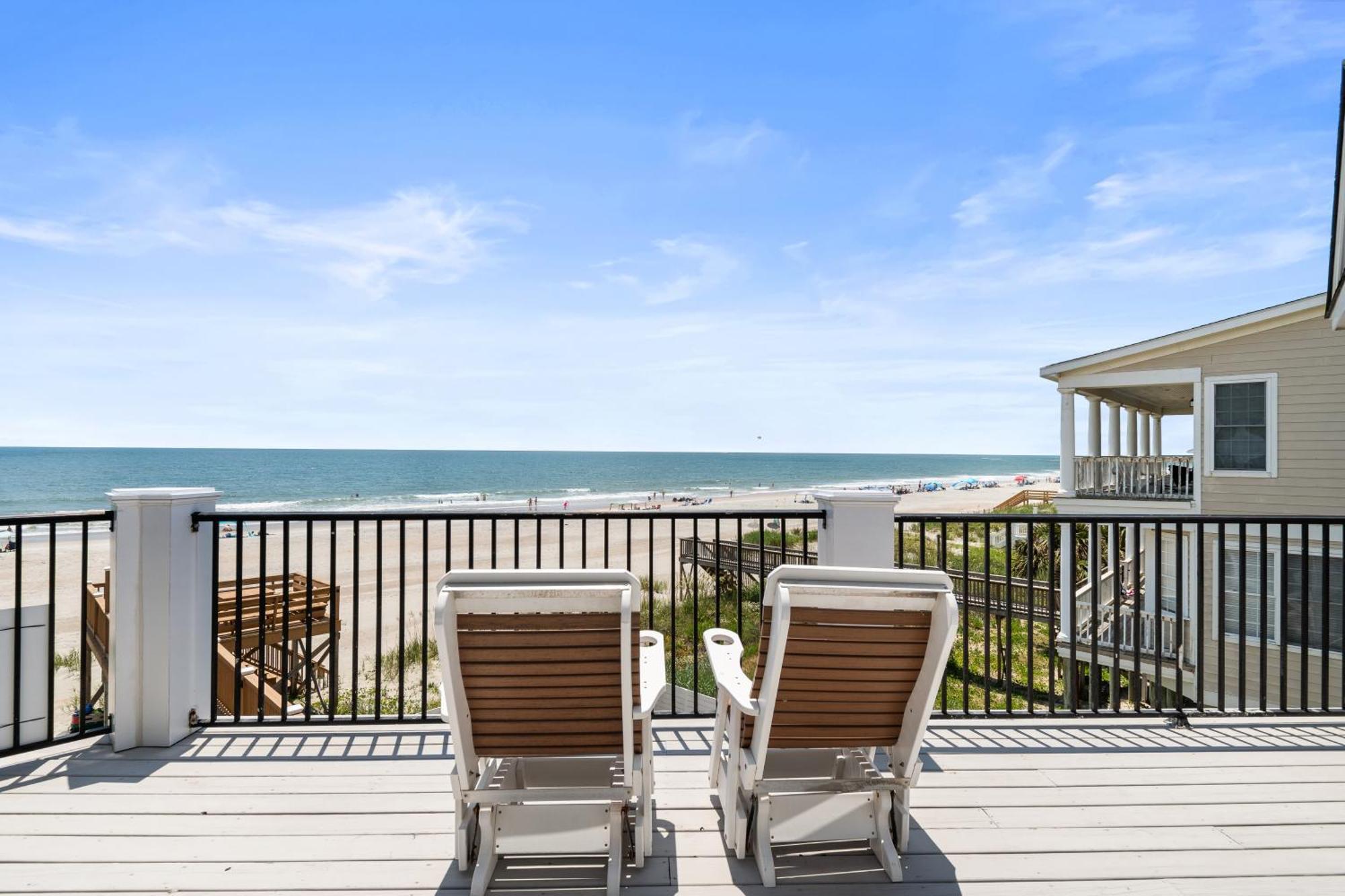 Ocean Breeze - Ocean Front, 7 Bedroom Holiday home