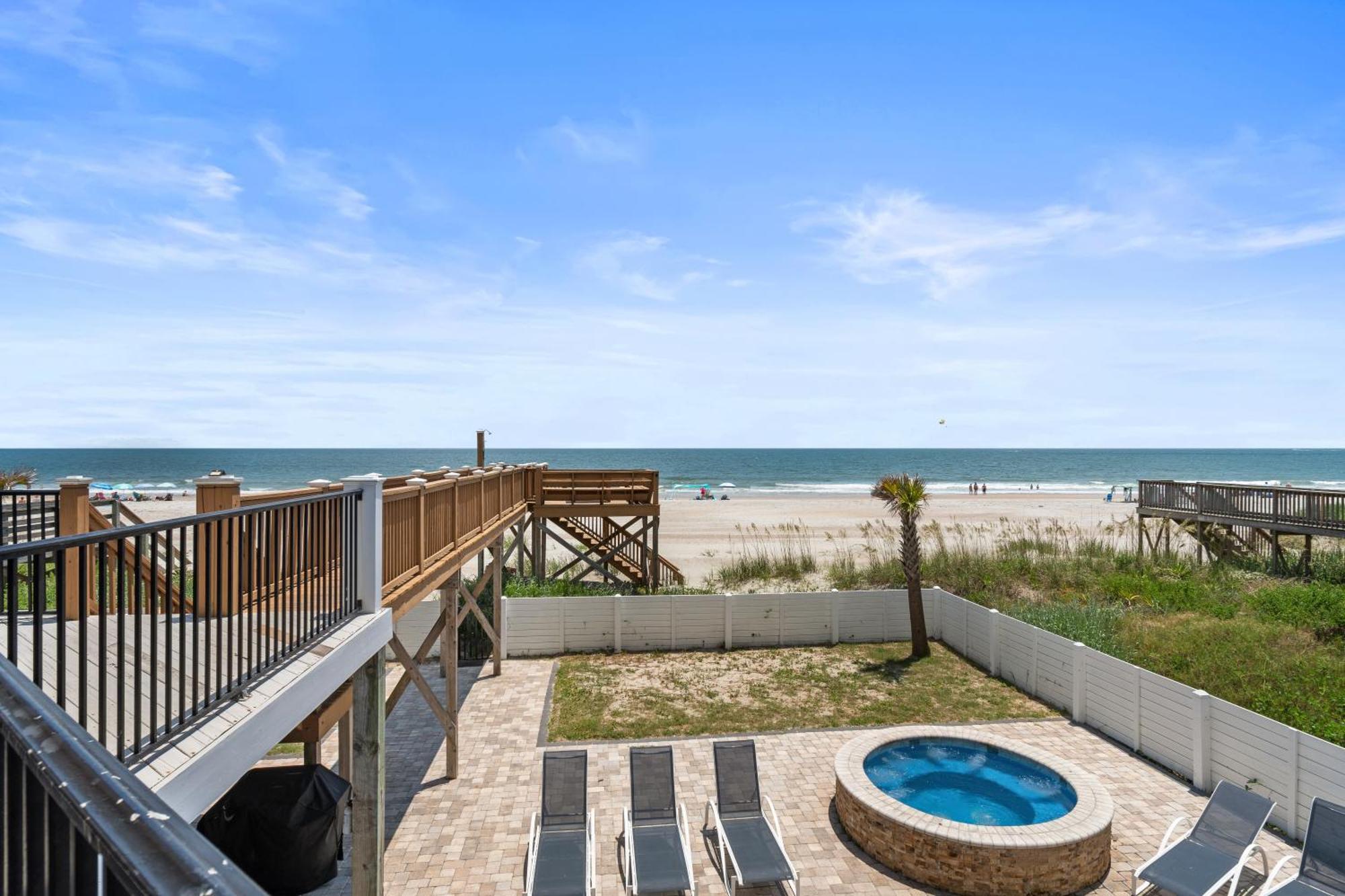 Holiday home Ocean Breeze - Ocean Front, 7 Bedroom *