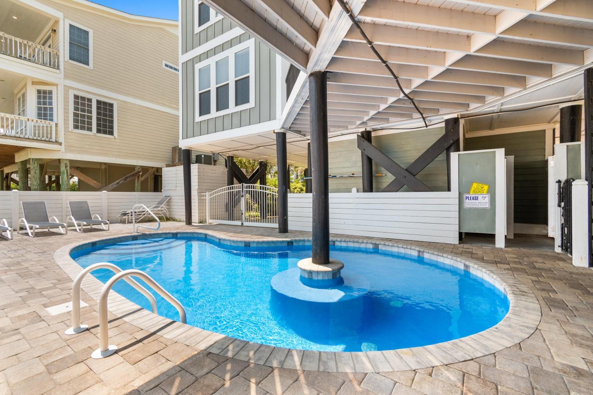 Ocean Breeze - Ocean Front, 7 Bedroom * Myrtle Beach