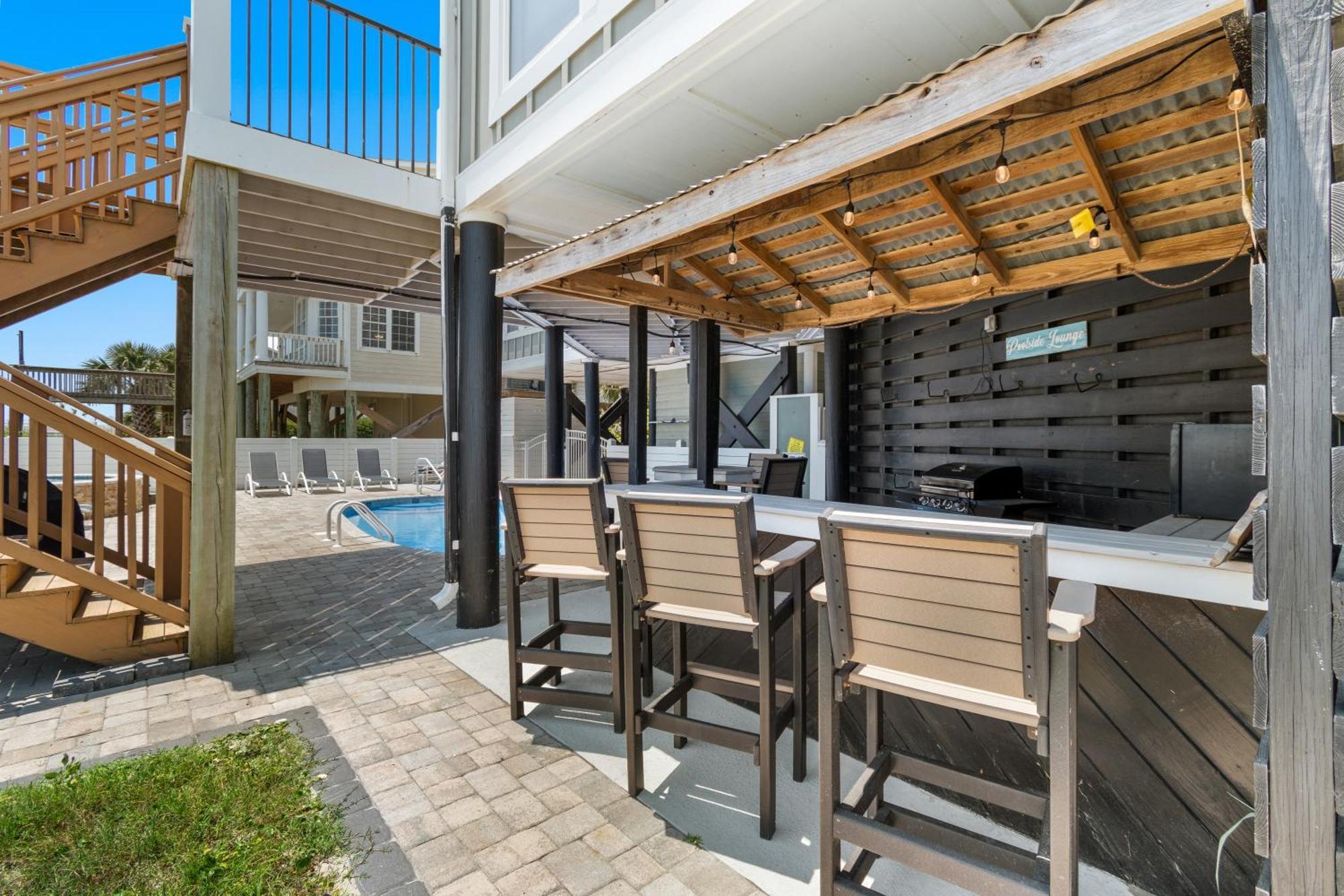 Ocean Breeze - Ocean Front, 7 Bedroom *