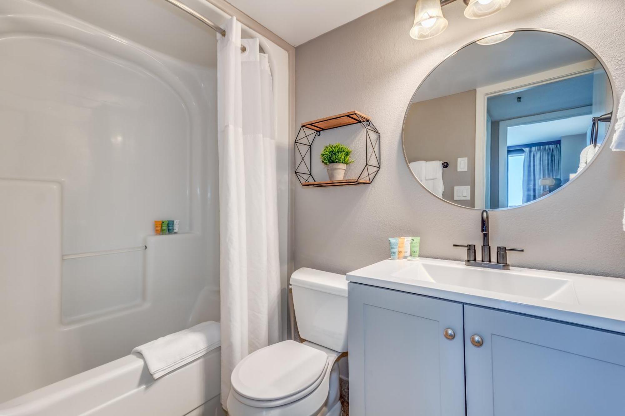 Apartment Enjoy Paradise Oceanfront Suite, Dogs Ok! 908 Myrtle Beach