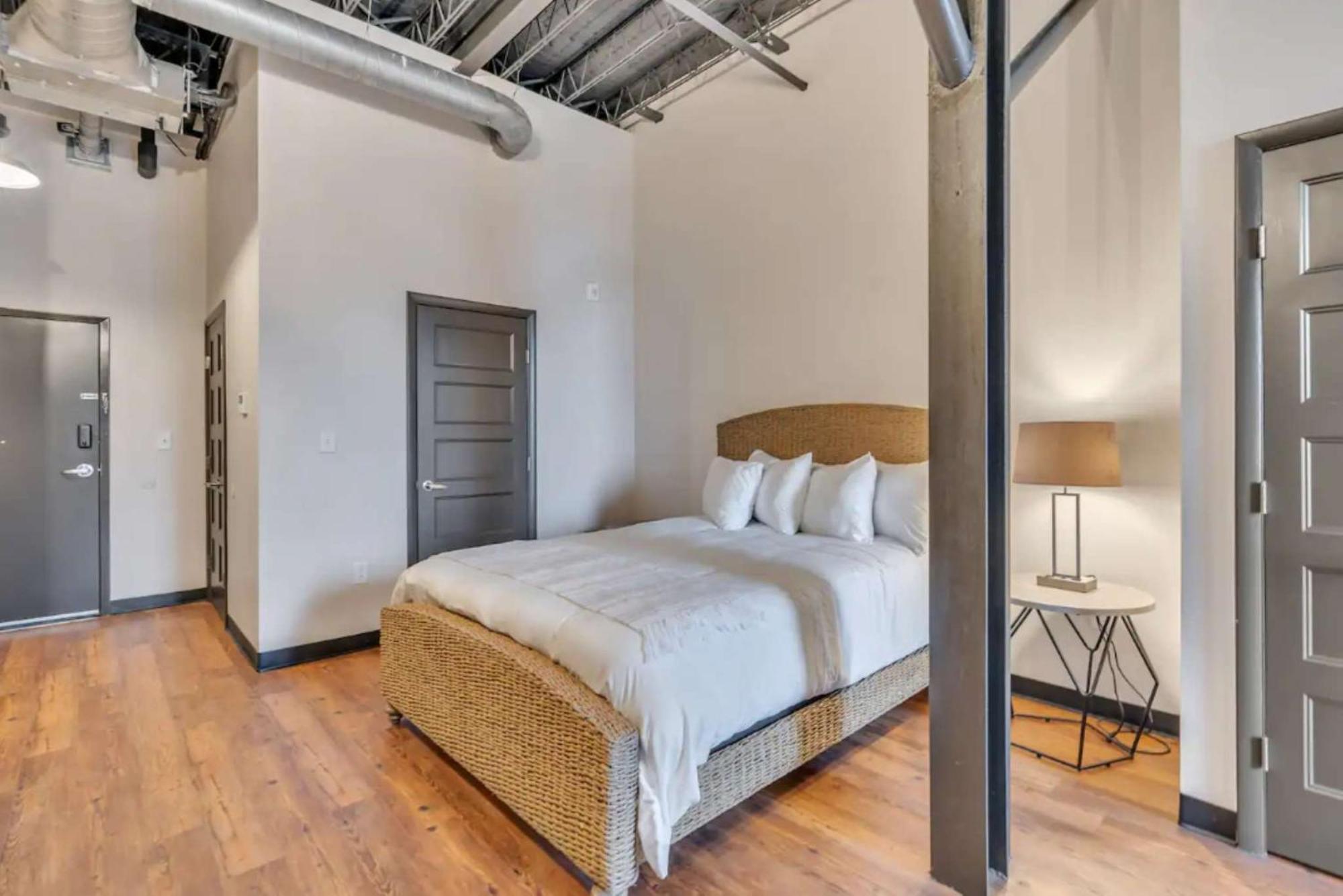 Apartment Industrial Luxe Above Grand Brewery *
