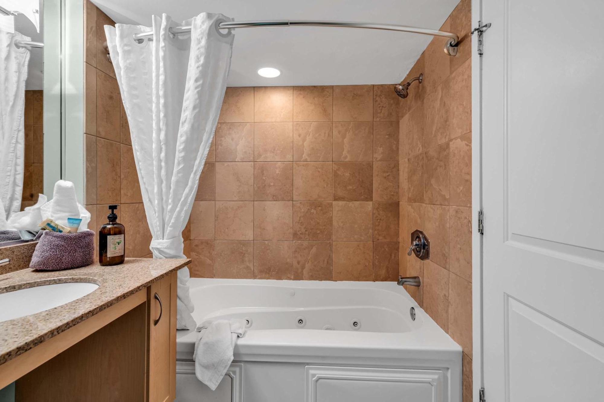 Sandy 1705 - Oceanfront Views