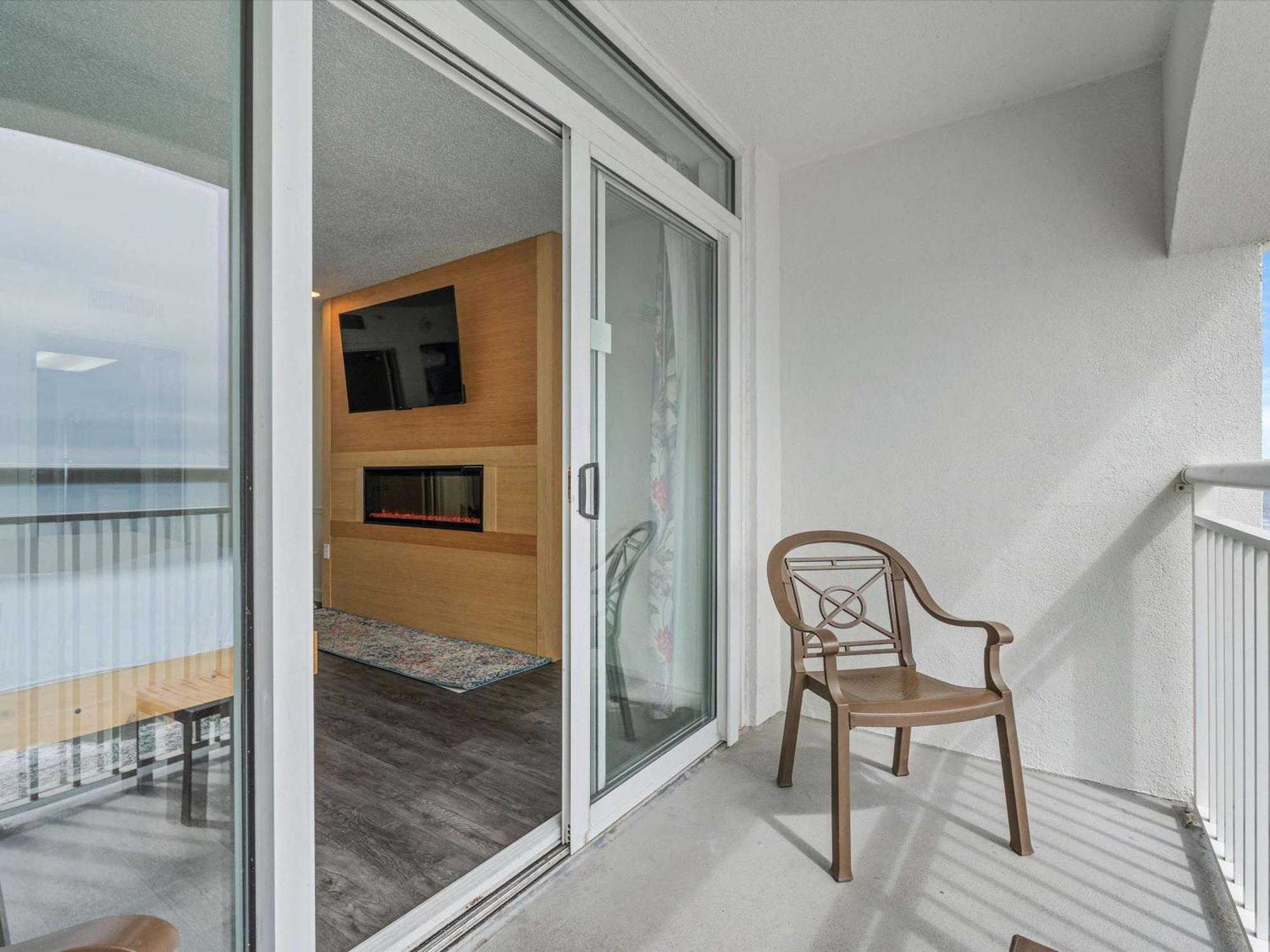 Instaworthy Oceanfront Oasis Lazy River Hot Tubs