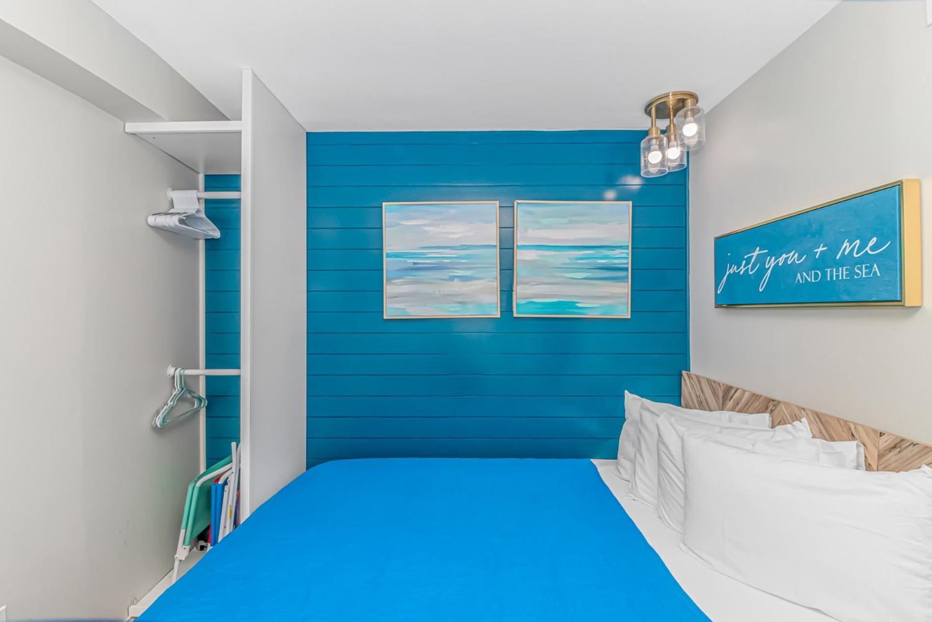 Beautifully Renovated 1 Bedroom Suite! Stunning Oceanfront Views- St Clements 704 Holiday home