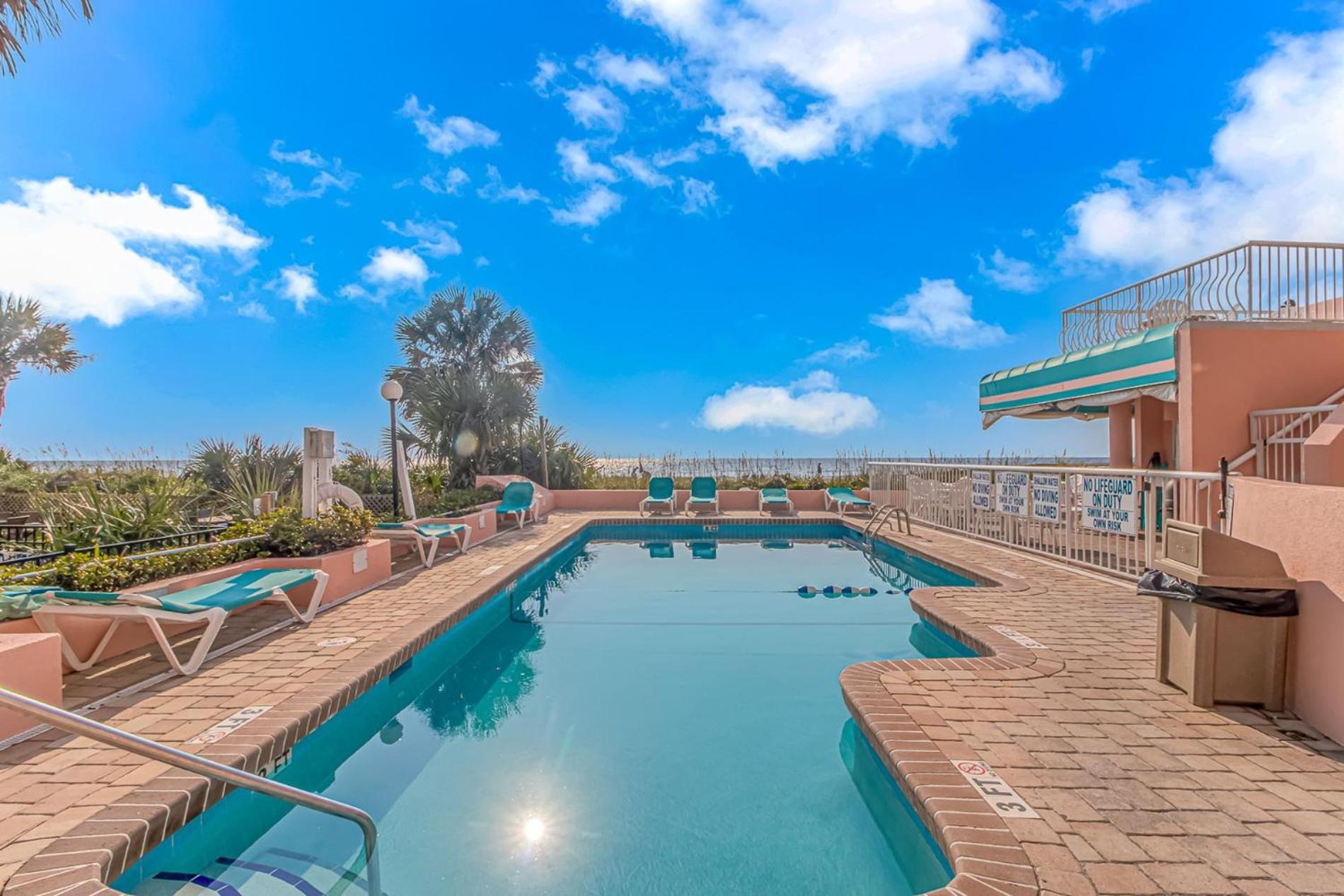 Holiday home Beautifully Renovated 1 Bedroom Suite! Stunning Oceanfront Views- St Clements 704 *