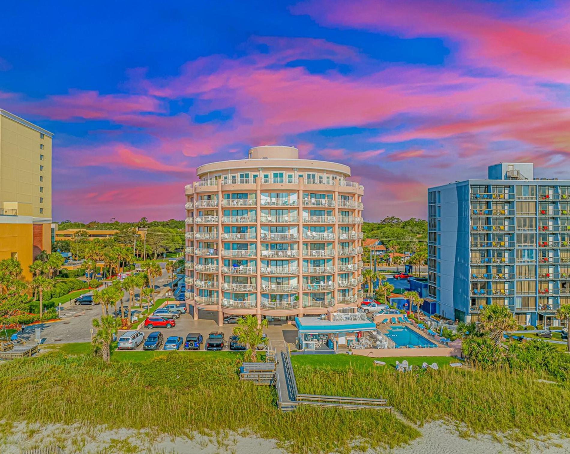 Beautifully Renovated 1 Bedroom Suite! Stunning Oceanfront Views- St Clements 704
