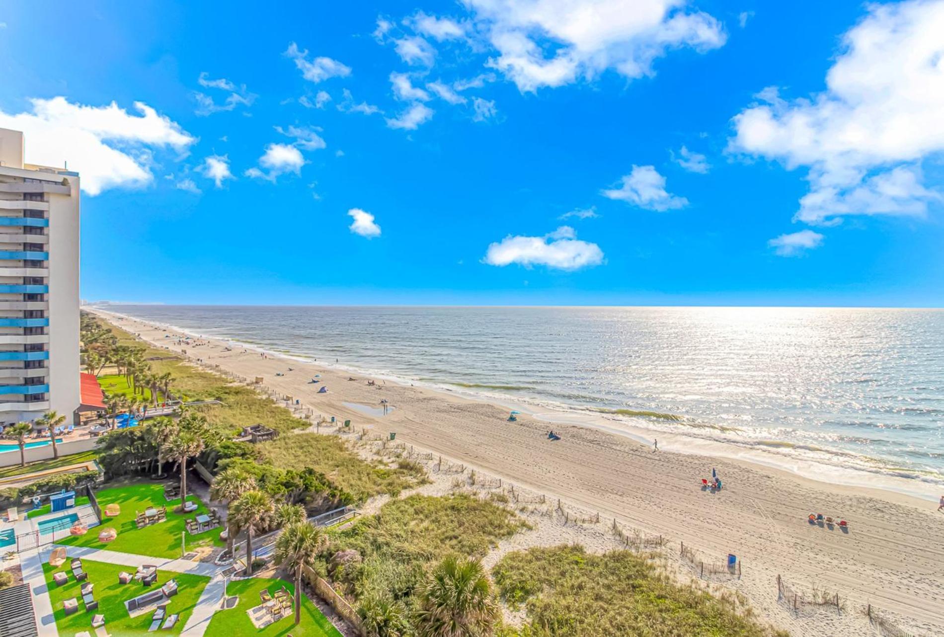 Beautifully Renovated 1 Bedroom Suite! Stunning Oceanfront Views- St Clements 704 Holiday home *