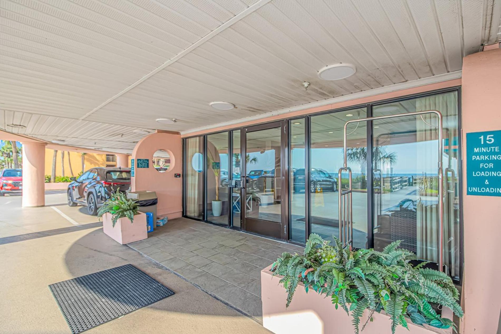Beautifully Renovated 1 Bedroom Suite! Stunning Oceanfront Views- St Clements 704 Holiday home Myrtle Beach