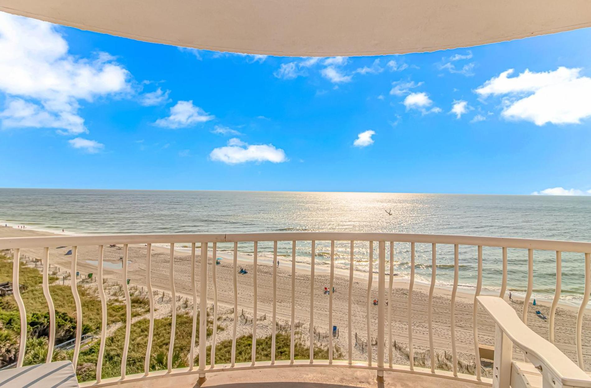 Beautifully Renovated 1 Bedroom Suite! Stunning Oceanfront Views- St Clements 704 Holiday home *