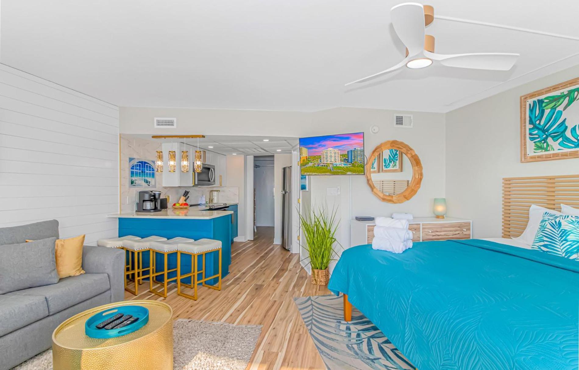 Beautifully Renovated 1 Bedroom Suite! Stunning Oceanfront Views- St Clements 704 Holiday home *