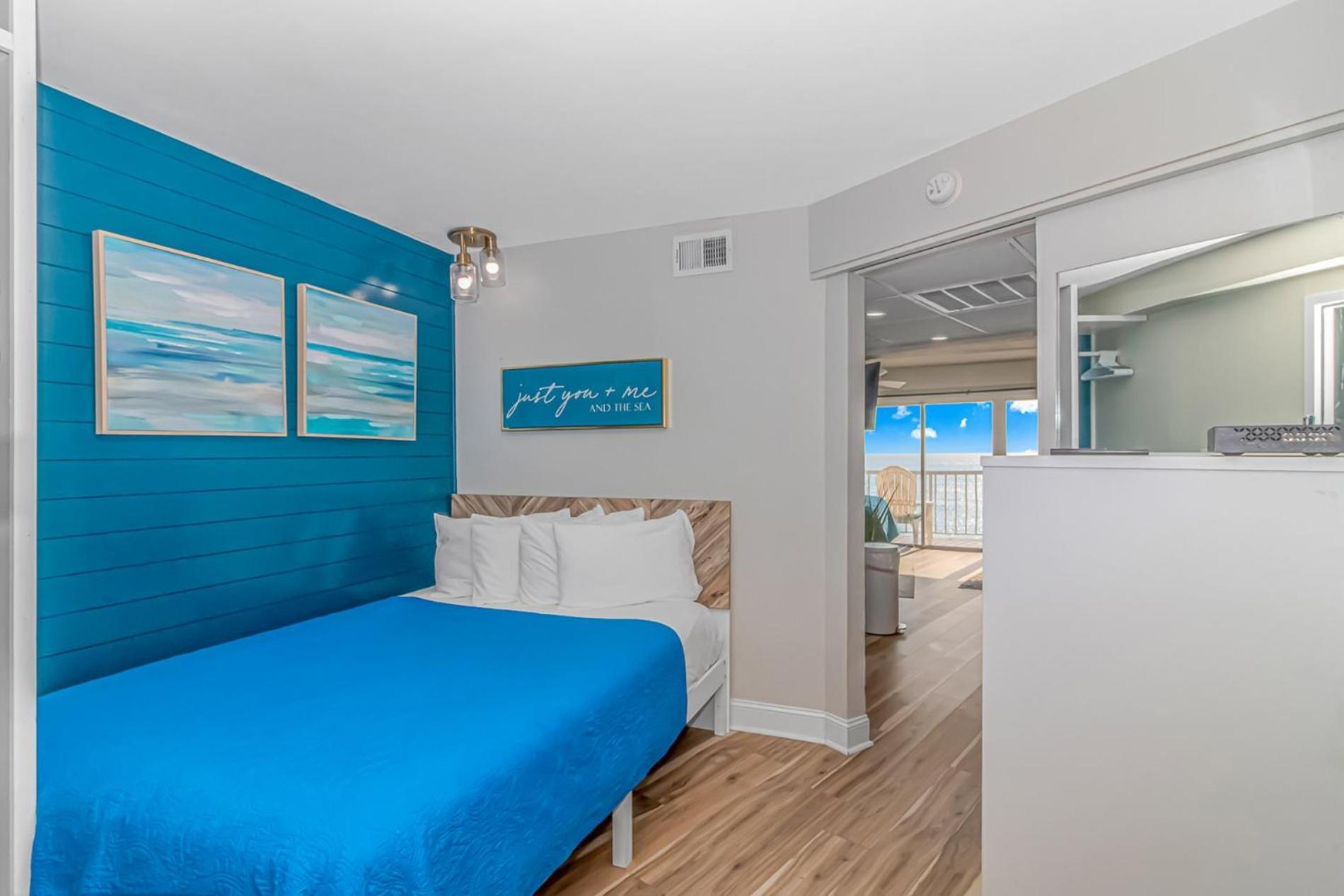 Holiday home Beautifully Renovated 1 Bedroom Suite! Stunning Oceanfront Views- St Clements 704