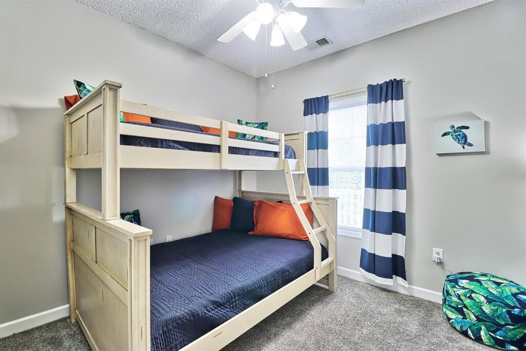 Relaxing 2br Unit With Pool View! Bf 1081 *