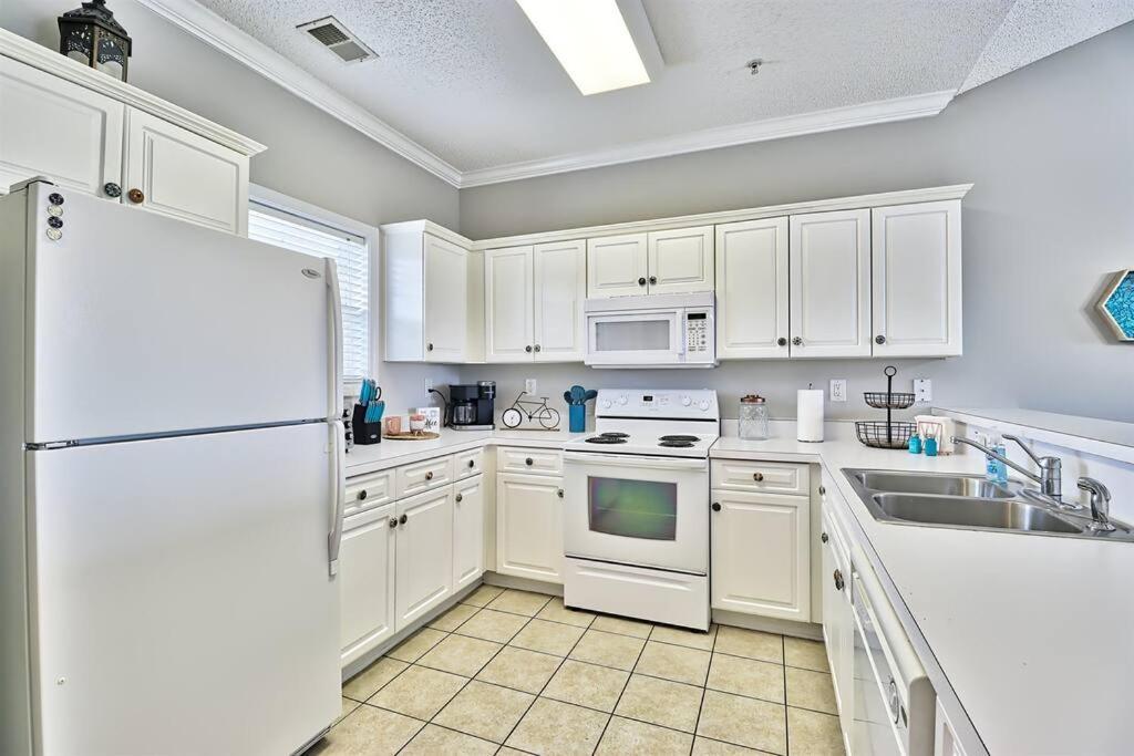 Relaxing 2br Unit With Pool View! Bf 1081 Apartment *