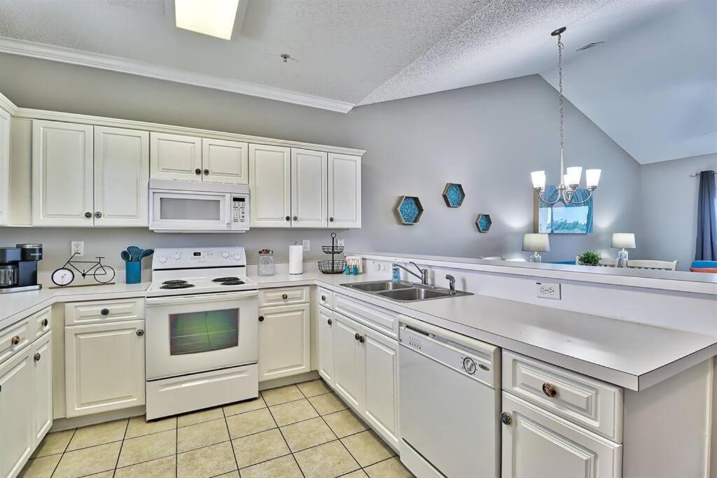 Apartment Relaxing 2br Unit With Pool View! Bf 1081 *