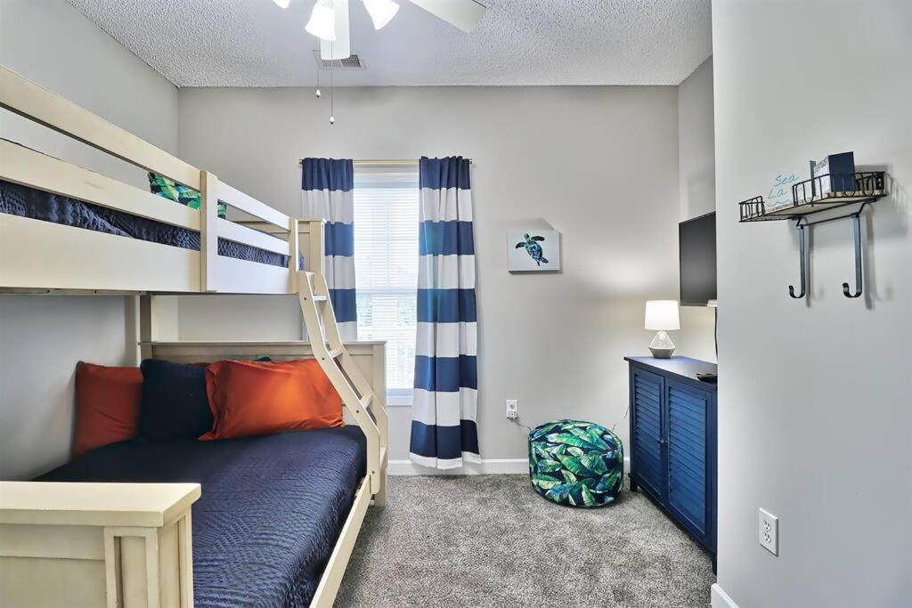 Relaxing 2br Unit With Pool View! Bf 1081