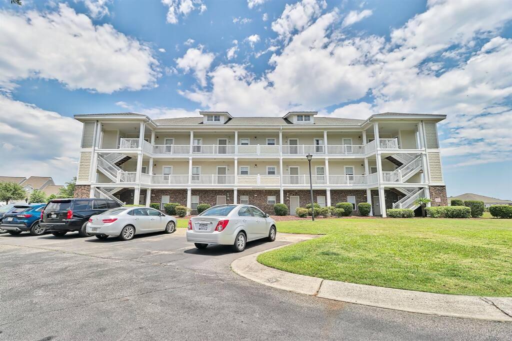 Relaxing 2br Unit With Pool View! Bf 1081 Apartment