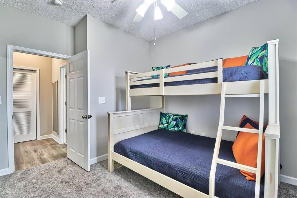 Apartment Relaxing 2br Unit With Pool View! Bf 1081