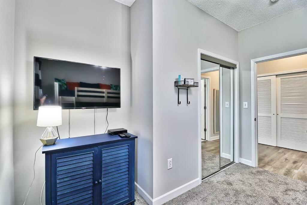 Relaxing 2br Unit With Pool View! Bf 1081