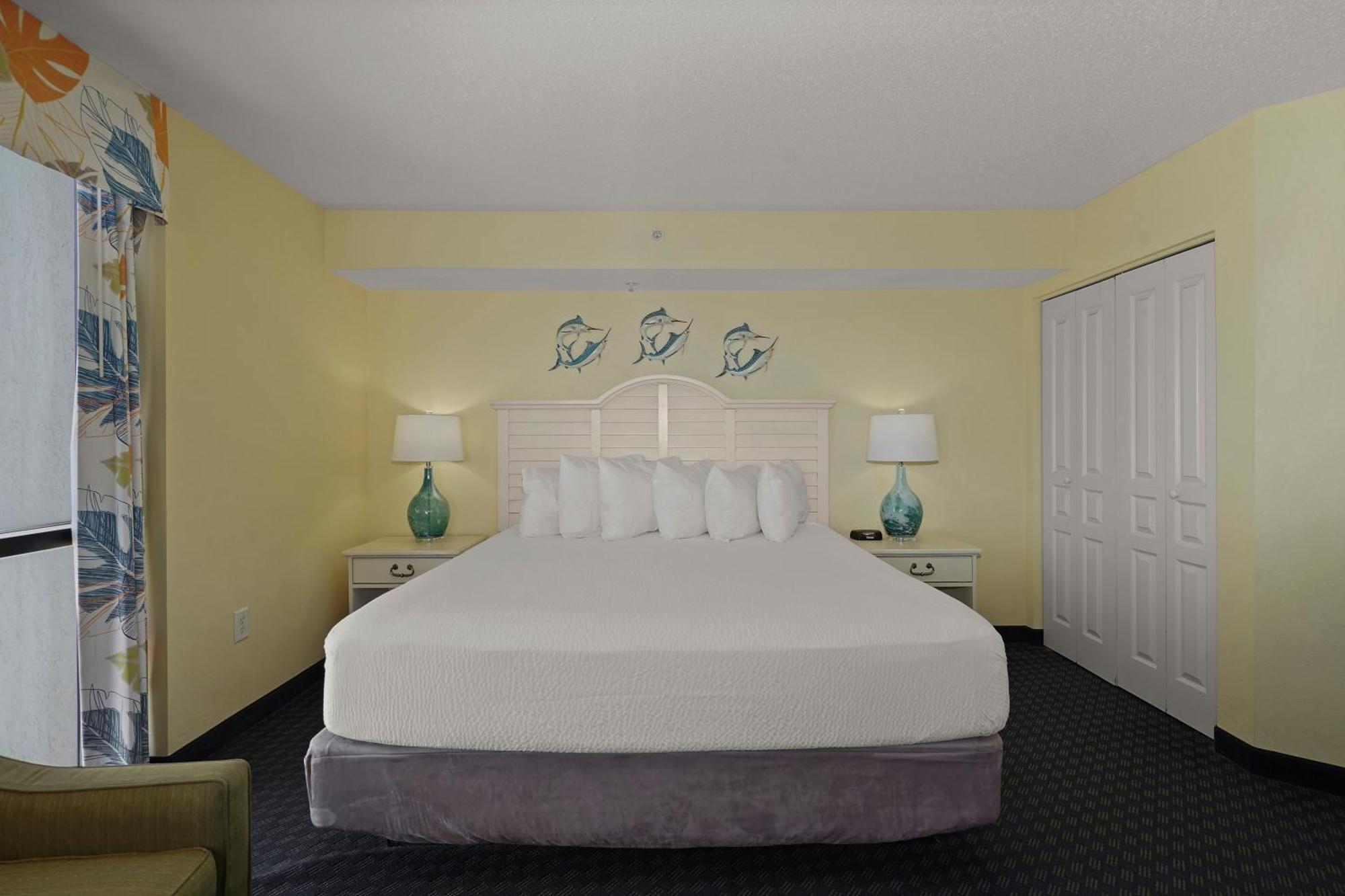 Ocean Reef Resort, Unit 826, 4 Bedroom, 3 Bath, Direct Oceanfront Holiday home